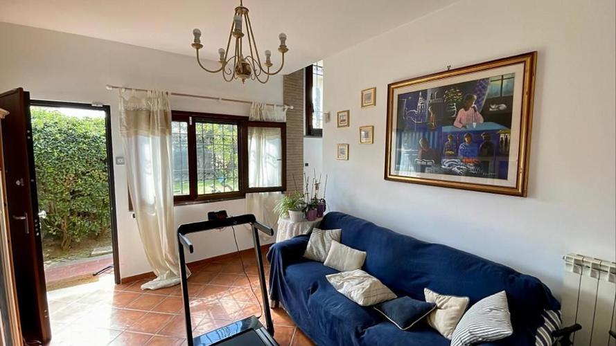 villette bifamiliare in vendita Roma in via Anassimene di Mileto € 360.000 EUR