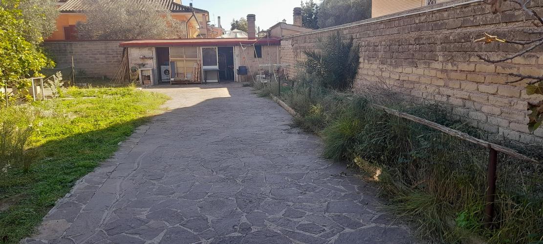 oltre 5 locali in vendita Roma in via Coronaro &euro; 280.000 EUR