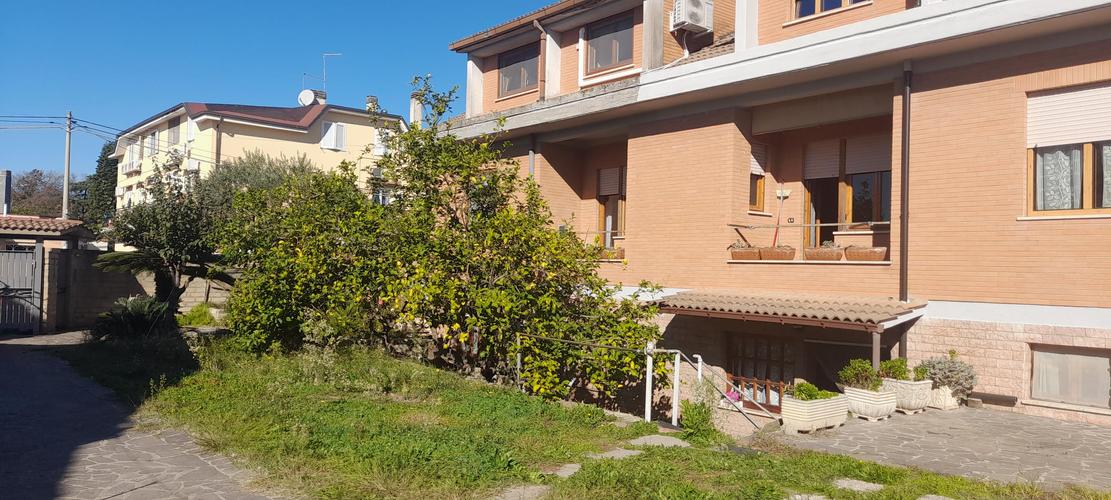 oltre 5 locali in vendita Roma in via Coronaro &euro; 280.000 EUR