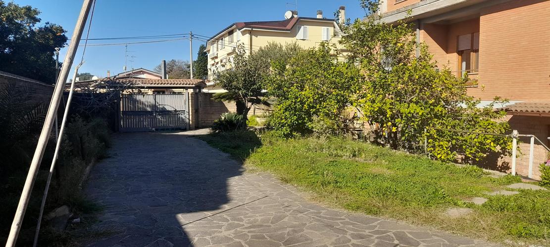 oltre 5 locali in vendita Roma in via Coronaro &euro; 280.000 EUR