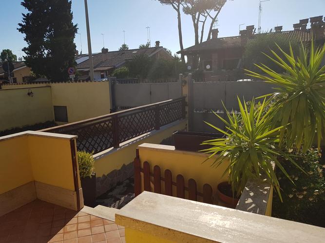 villette a schiera in affitto Roma in via Merano &euro; 1.000 /mese EUR